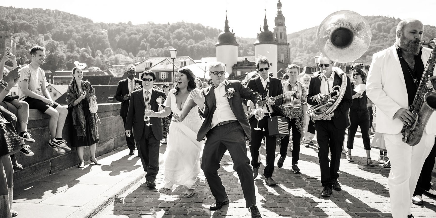 Shilla und Nics Hochzeit Tanz über die Alte Brücke