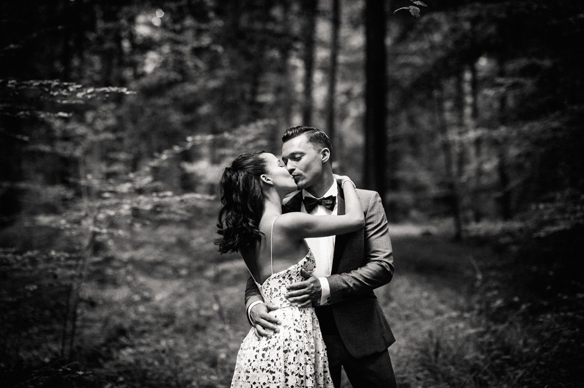 Hochzeitsfotos im Wald